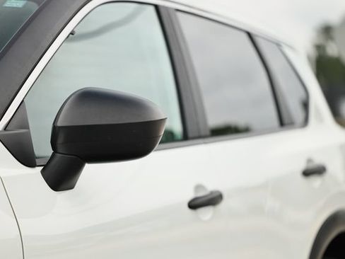 Used 2023 Nissan Rogue S FWD image 3