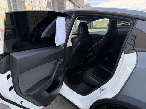 Used 2022 Tesla Model Y Performance AWD/4WD image 23