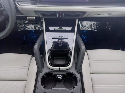 Certified 2025 Porsche Cayenne S image 20