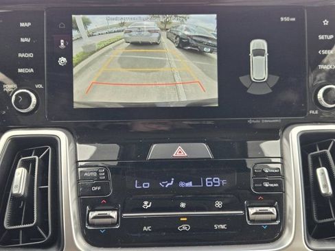 Certified 2023 Kia Sorento EX w/ Panoramic Sunroof Package FWD image 17