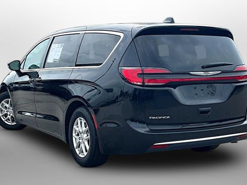 Used 2024 Chrysler Pacifica Touring-L FWD image 10