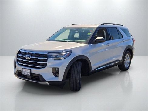 Certified 2025 Ford Explorer Active w/ Active Comfort Package image 8