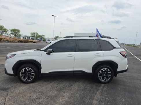 Used 2025 Subaru Forester Premium AWD/4WD image 5