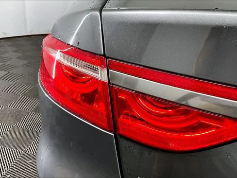 Used 2017 Jaguar XF Prestige image 27