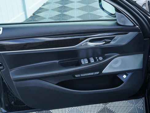 Used 2017 BMW 750i RWD image 16