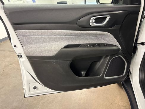 Used 2025 Jeep Compass Latitude image 22