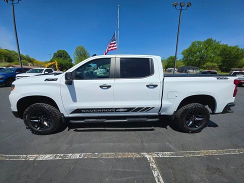Used 2025 Chevrolet Silverado 1500 Custom Trail Boss w/ Dark Appearance Package AWD/4WD image 2