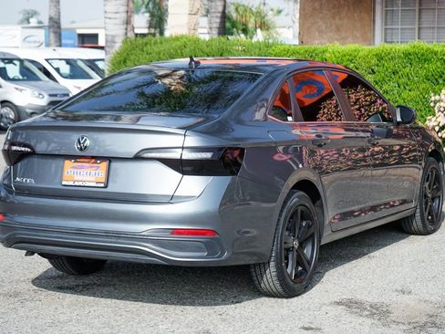 Used 2022 Volkswagen Jetta SE image 9