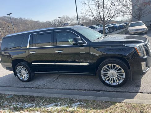 Used 2020 Cadillac Escalade ESV Platinum image 4