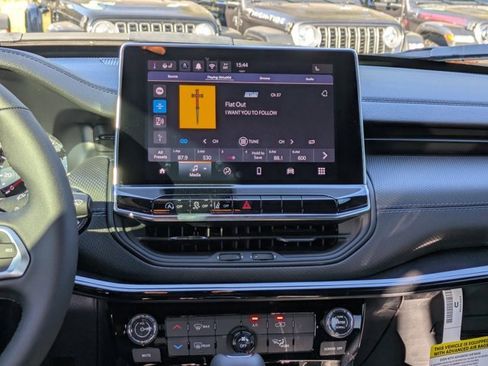 New 2026 Jeep Compass Latitude image 16