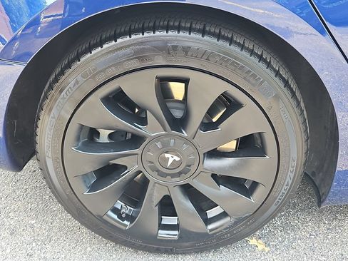 Used 2022 Tesla Model 3 Long Range AWD/4WD image 6