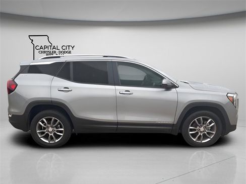 Used 2024 GMC Terrain SLT image 10
