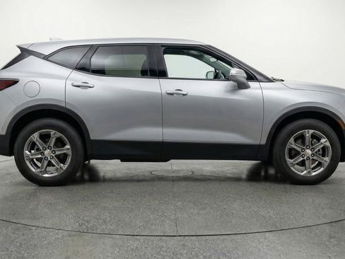 Used 2025 Chevrolet Blazer LT FWD image 11
