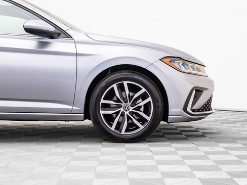 Used 2025 Volkswagen Jetta SE image 27