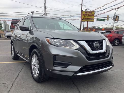 Used 2018 Nissan Rogue SV AWD/4WD image 1