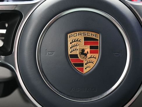 Used 2022 Porsche Cayenne S image 22