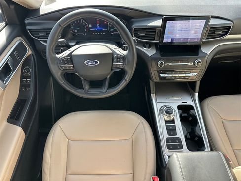 Used 2020 Ford Explorer XLT w/ Equipment Group 202A image 24