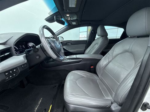 Used 2020 Toyota Avalon Limited image 11