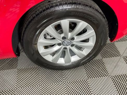 Used 2019 Volkswagen Beetle 2.0T S FWD image 29