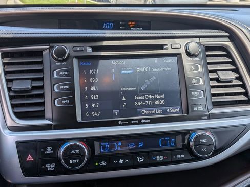 Used 2019 Toyota Highlander XLE AWD/4WD image 21