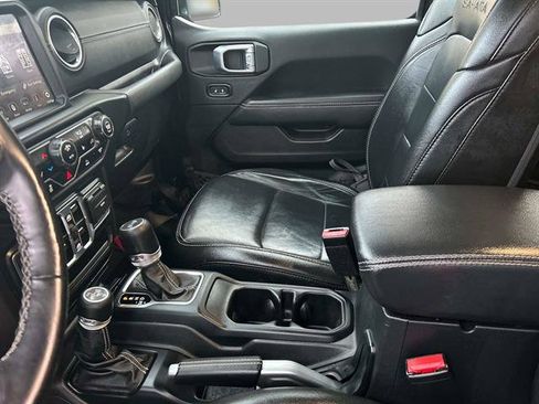 Used 2022 Jeep Wrangler Unlimited Sahara w/ Cold Weather Group image 19