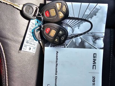 Used 2015 GMC Acadia Denali image 20