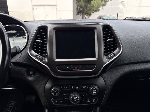 Used 2021 Jeep Cherokee Trailhawk w/ Trailer Tow Group AWD/4WD image 20
