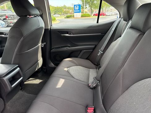 Used 2018 Toyota Camry LE FWD image 19