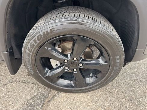 Certified 2025 Jeep Grand Cherokee Altitude AWD/4WD image 42