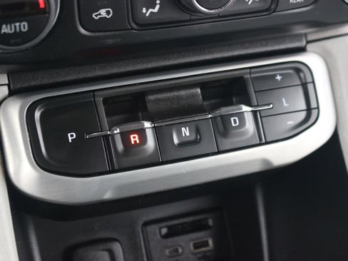 Used 2023 GMC Acadia SLT FWD image 30