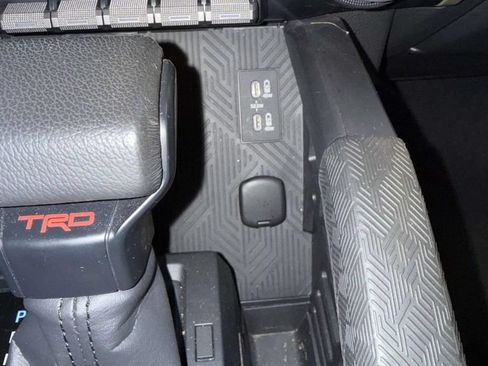 Used 2024 Toyota Tacoma TRD Off-Road AWD/4WD image 38