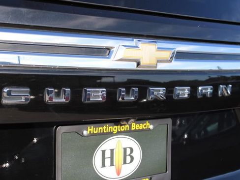 Used 2024 Chevrolet Suburban Premier image 8