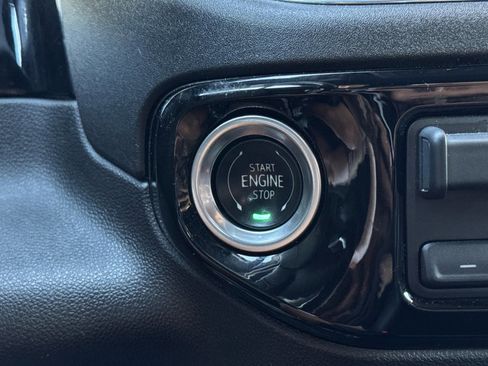 Certified 2025 GMC Sierra 1500 SLT RWD image 22