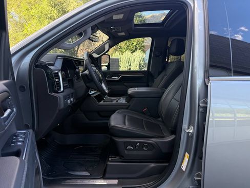 Used 2025 GMC Sierra 3500 Denali w/ Denali Reserve Package AWD/4WD image 19