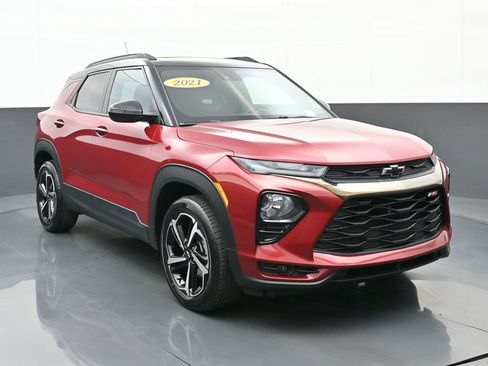 Used 2021 Chevrolet TrailBlazer RS w/ Sun and Liftgate Package image 1