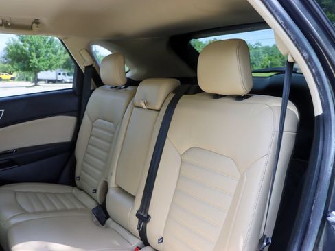 Used 2018 Ford Edge SEL w/ Equipment Group 201A FWD image 16