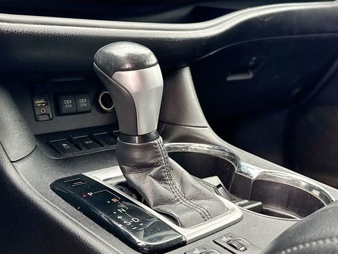 Used 2018 Toyota Highlander SE image 10