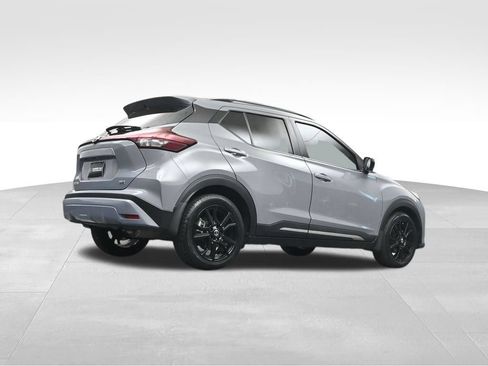 Used 2021 Nissan Kicks SR FWD image 29
