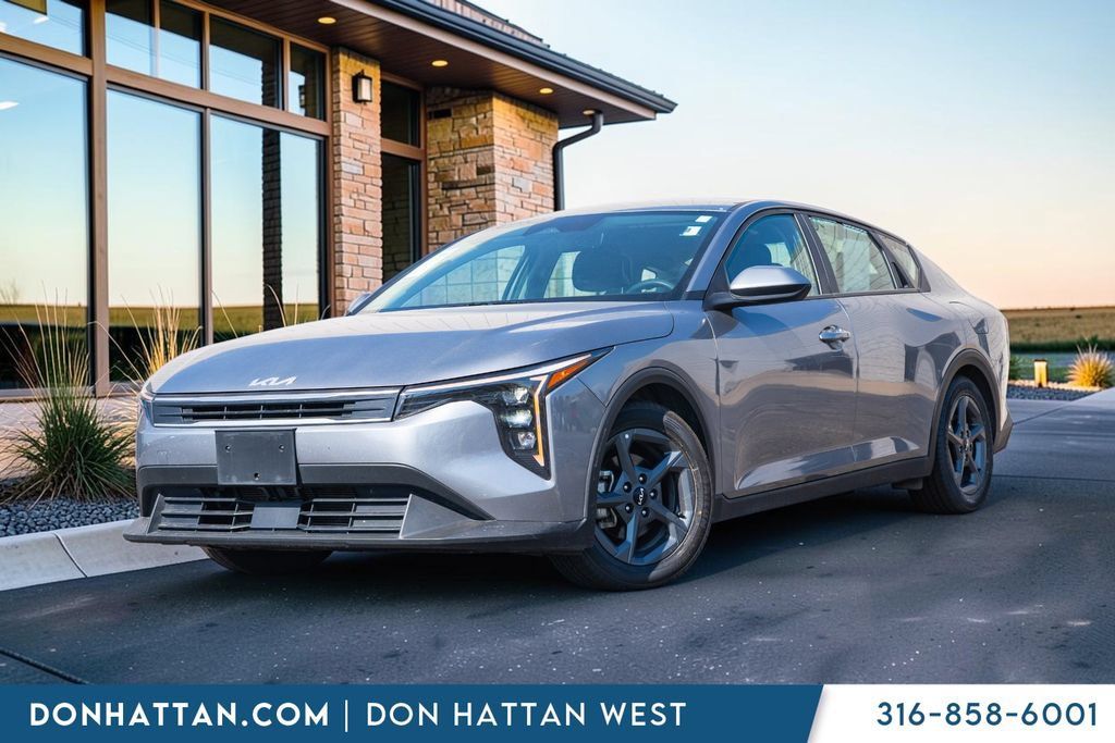 Used 2025 Kia K4 FWD image 1