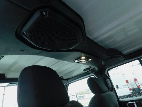 Used 2023 Jeep Gladiator Willys image 19