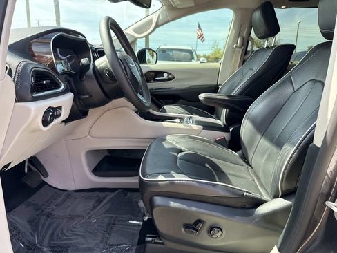 Used 2023 Chrysler Pacifica Limited w/ Uconnect Theater Family Group AWD/4WD image 22