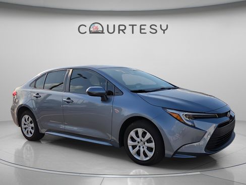 Certified 2024 Toyota Corolla LE FWD image 3