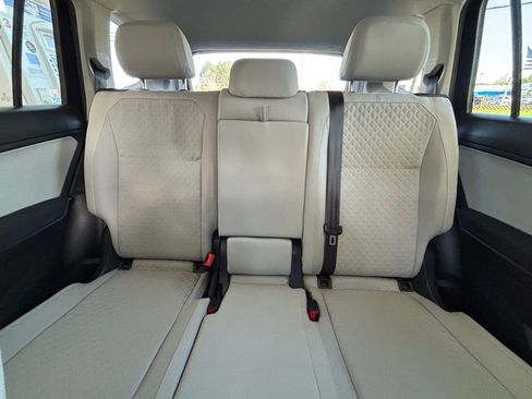 Used 2020 Volkswagen Tiguan S image 15