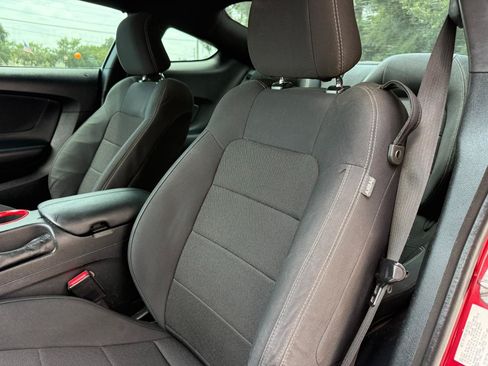 Used 2017 Ford Mustang Coupe RWD image 23