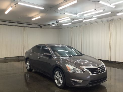 Used 2014 Nissan Altima 2.5 SV FWD image 3