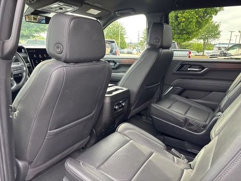 Used 2025 GMC Yukon XL Denali AWD/4WD image 34