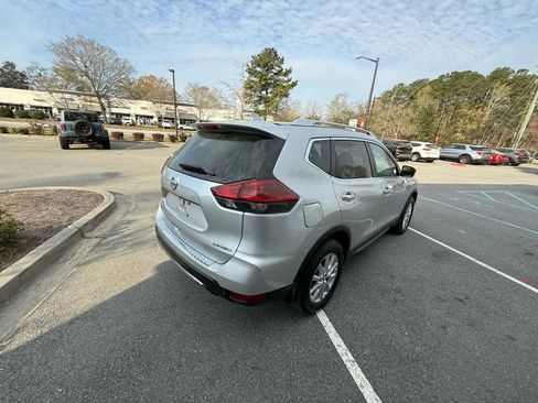 Used 2018 Nissan Rogue SV AWD/4WD image 6