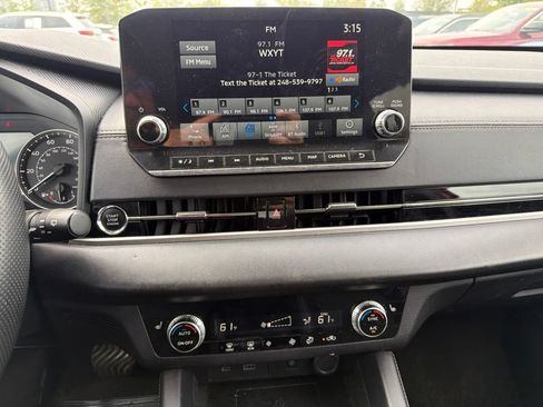 Used 2024 Mitsubishi Outlander SE FWD image 12