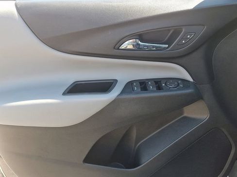 Used 2018 Chevrolet Equinox LS FWD image 19