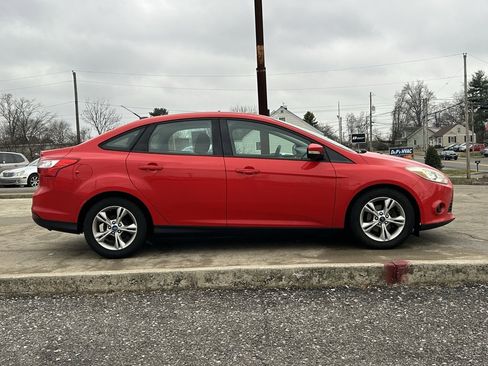 Used 2013 Ford Focus SE w/ SE Winter Pkg image 5
